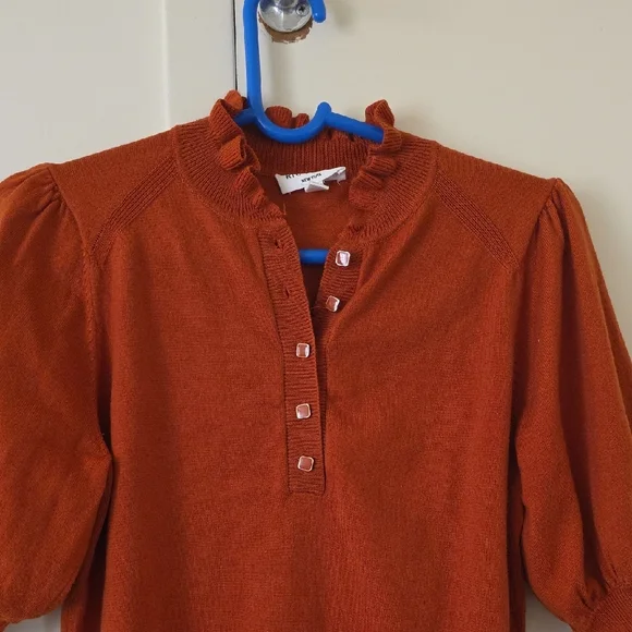 Ruffle-Neck Henley Pullover Sweater in Rust - Picture 4 of 8